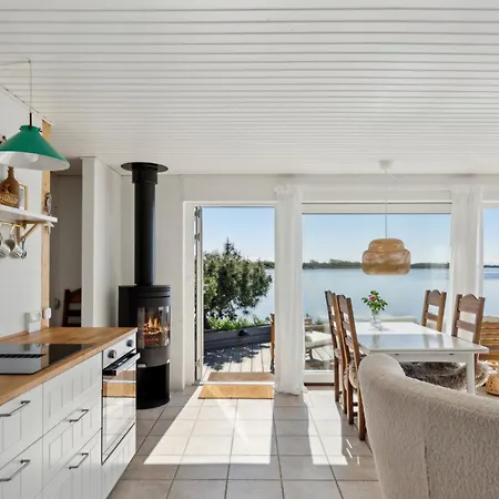 Lovely House With Panoramic View Martofte