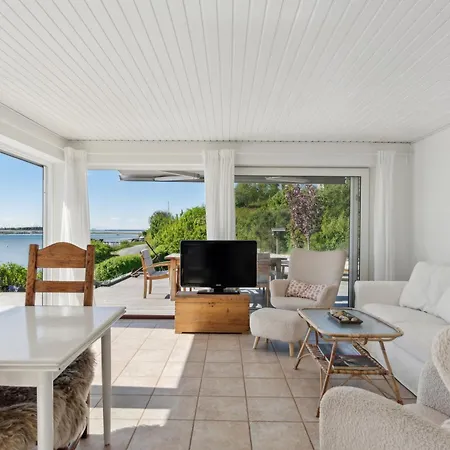 Lovely House With Panoramic View Martofte