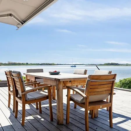 Lovely House With Panoramic View בית נופש Martofte